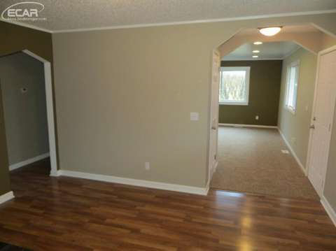 7165 Miller Road Swartz Creek, MI 48473 - Photo 10 of 20 20426760-9.JPG
