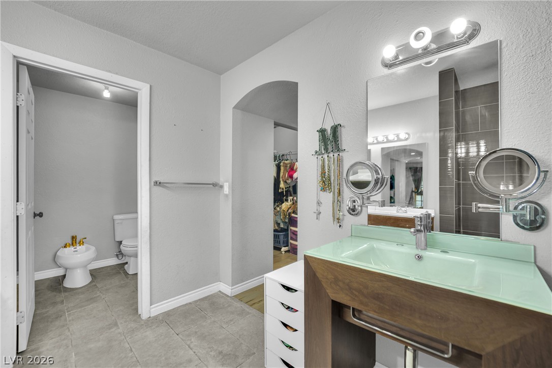 420 North Racetrack Road Henderson, NV 89015 - Photo 7 of 52 A well-appointed bath features a sleek, modern vanity and a separate water closet.