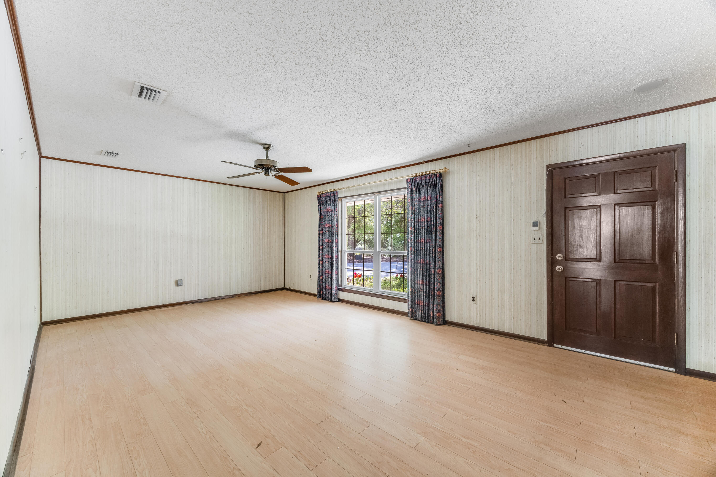 3607 Poverty Creek Road Crestview, FL 32539 - Photo 11 of 42 an empty room with chandelier fan