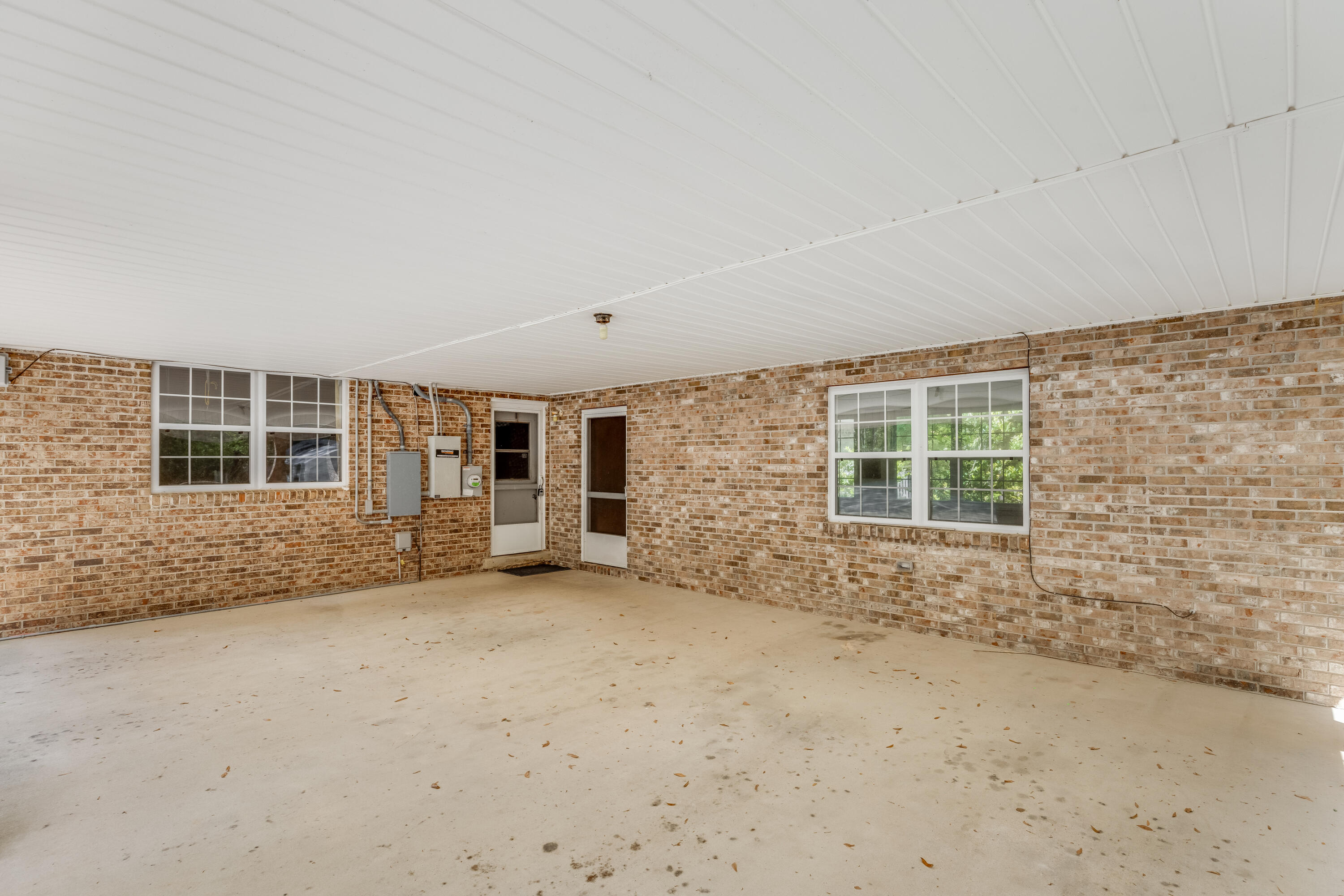 3607 Poverty Creek Road Crestview, FL 32539 - Photo 19 of 42 an empty room with windows