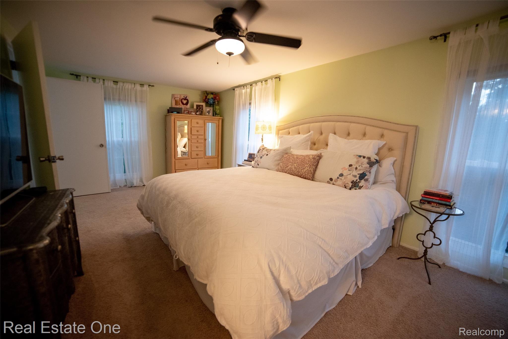 1449 Lantern Lane Rochester, MI 48306 - Photo 30 of 38 1449 Lantern Lane-27.jpg