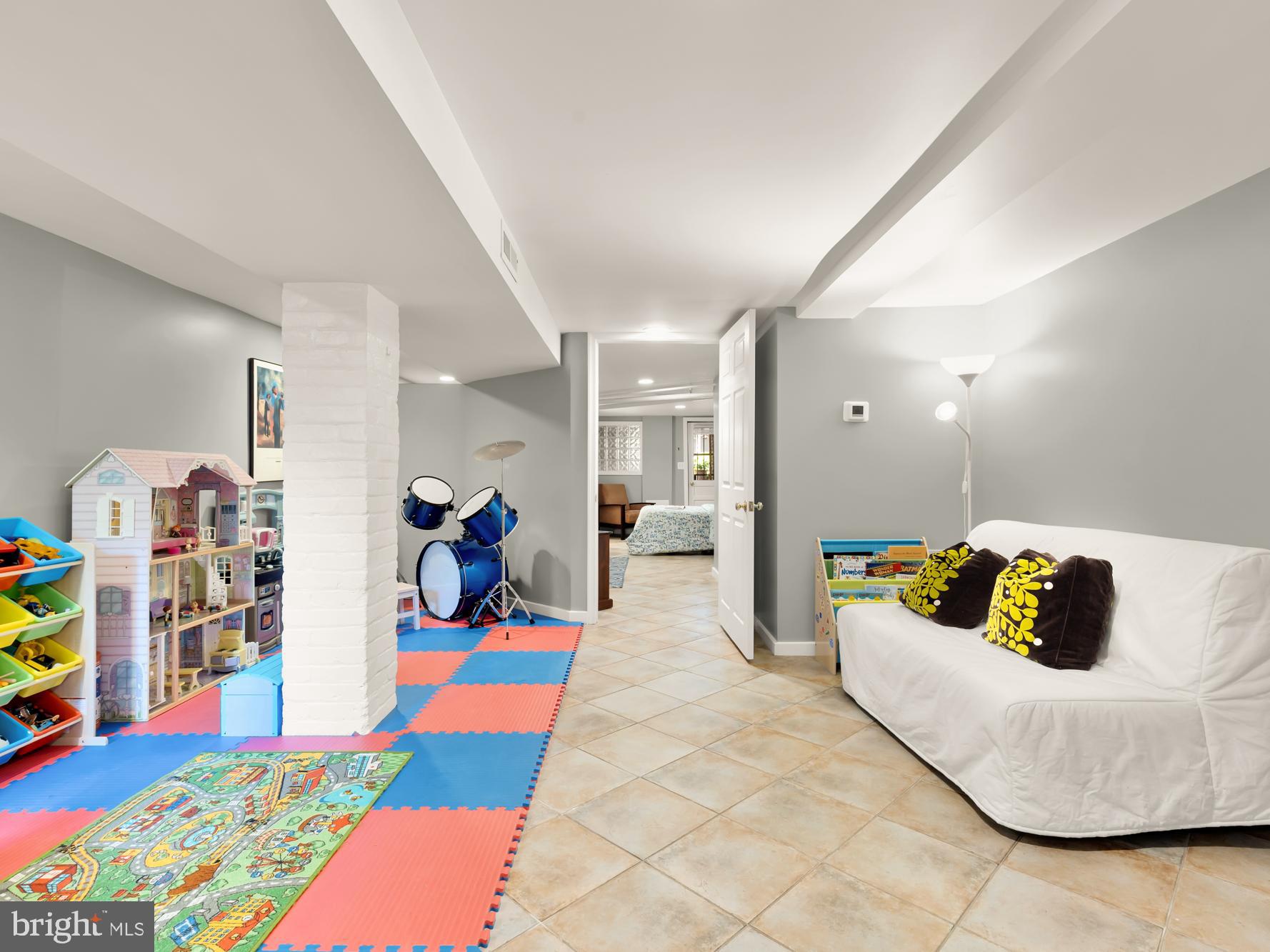 1716 Euclid Street Northwest Washington, DC 20009 - Photo 34 of 54 a living room with furniture and a couch