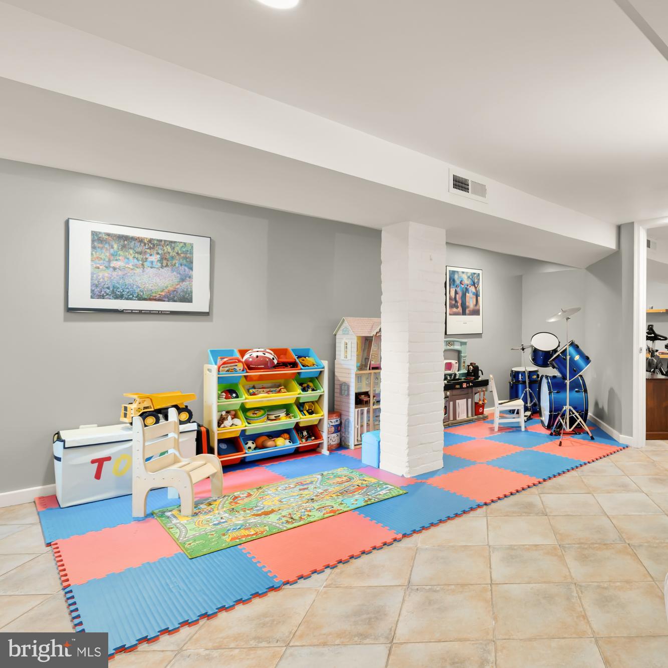 1716 Euclid Street Northwest Washington, DC 20009 - Photo 35 of 54 a children room with toys and toys