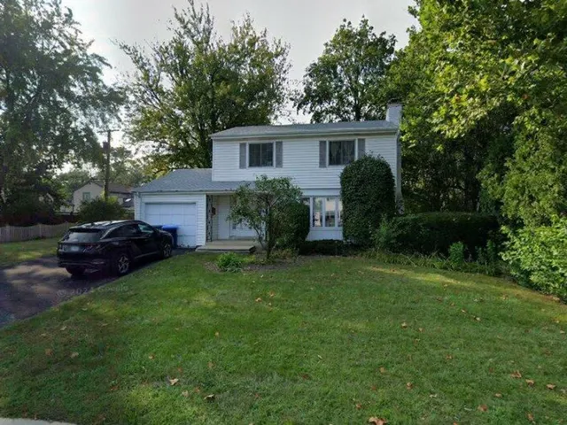$450,000 | 1112 Laurel Avenue, Deerfield, IL 60015