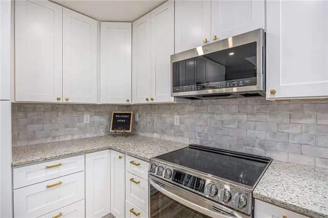 $525,000 | 1345 Northeast Foxwood Drive, Lee's Summit, MO 64086