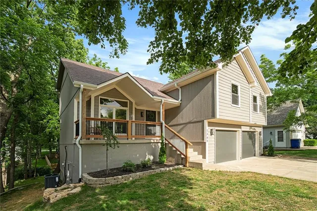 $525,000 | 1345 Northeast Foxwood Drive, Lee's Summit, MO 64086