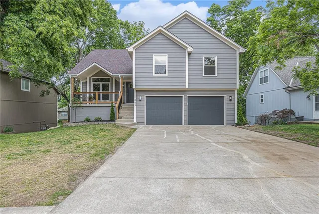 $525,000 | 1345 Northeast Foxwood Drive, Lee's Summit, MO 64086