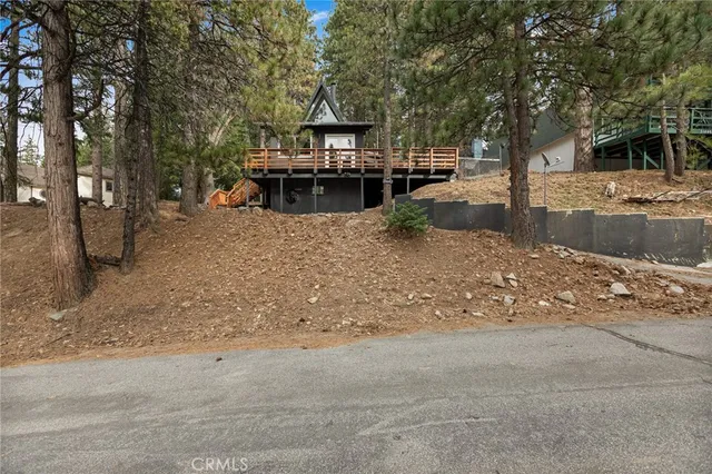 $385,000 | 31442 Ocean View Drive, Running Springs, CA 92382