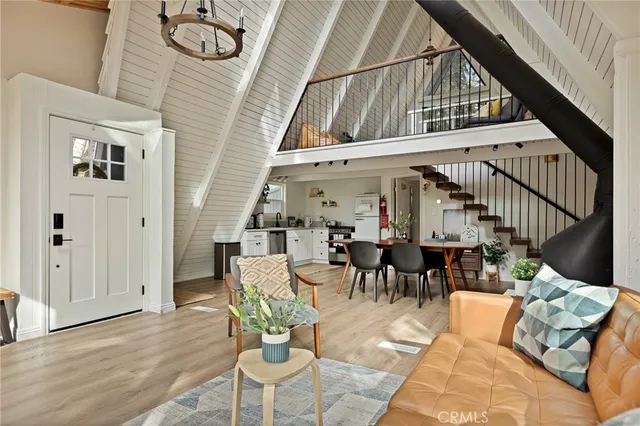 $385,000 | 31442 Ocean View Drive, Running Springs, CA 92382