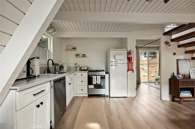 $385,000 | 31442 Ocean View Drive, Running Springs, CA 92382