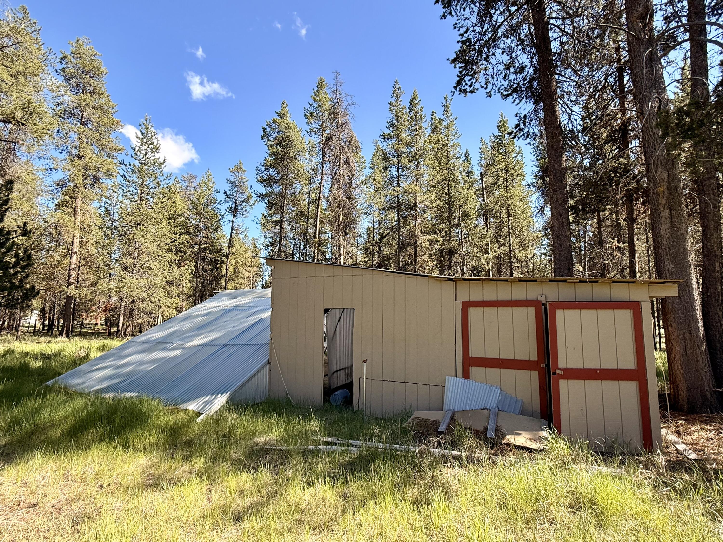 16025 Strawn Road La Pine, OR 97739 - Photo 85 of 95 a view of a backyard