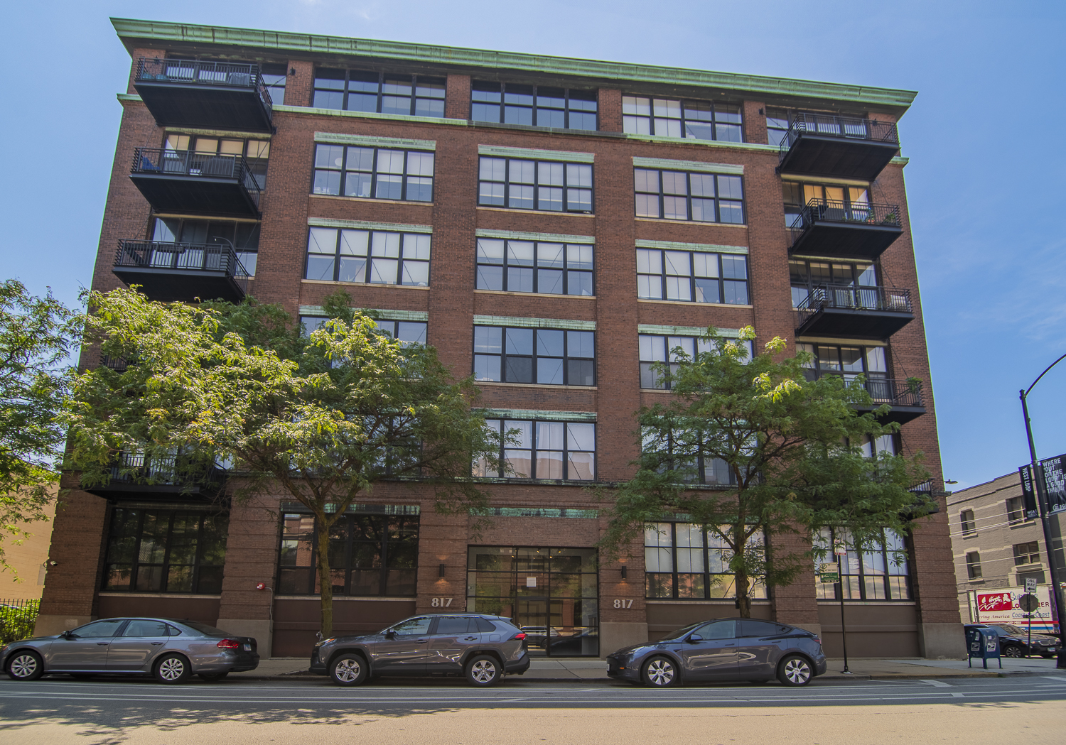 817 West Washington Boulevard, Unit 102 Chicago, IL 60607 - Photo 1 of 10 a building view