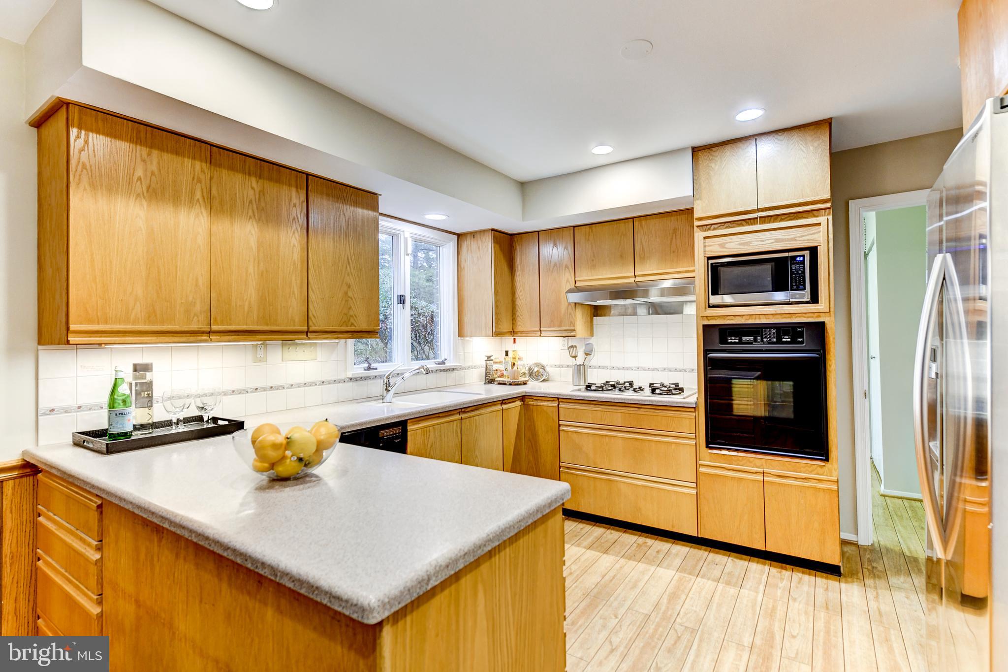 8607 Bells Mill Road Potomac, MD 20854 - Photo 7 of 41