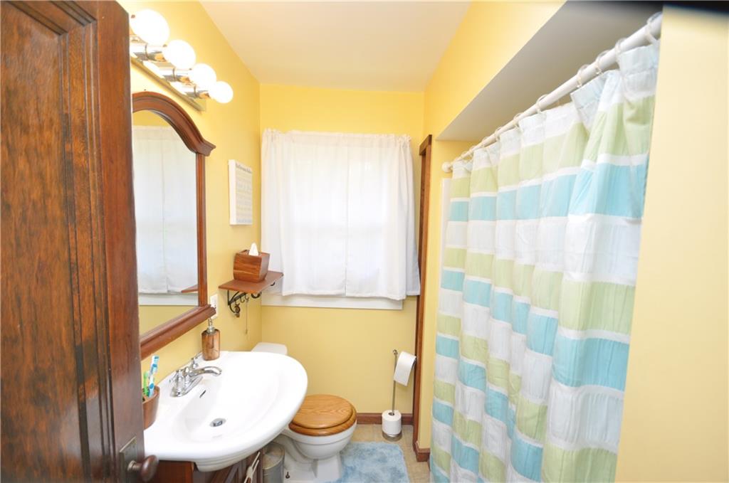 4035 Brandon Road Brighton Heights, PA 15212 - Photo 16 of 19 Full Bath