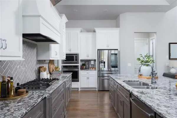$975,000 | 15120 Carter Street, Overland Park, KS 66221