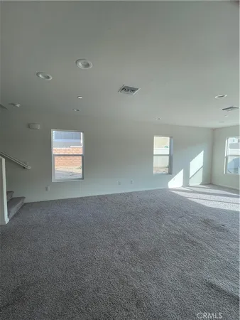 a view of empty room with window
