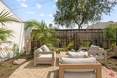 $2,995,000 | 802 South Cochran Avenue, Los Angeles, CA 90036