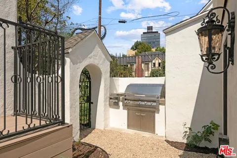 $2,995,000 | 802 South Cochran Avenue, Los Angeles, CA 90036