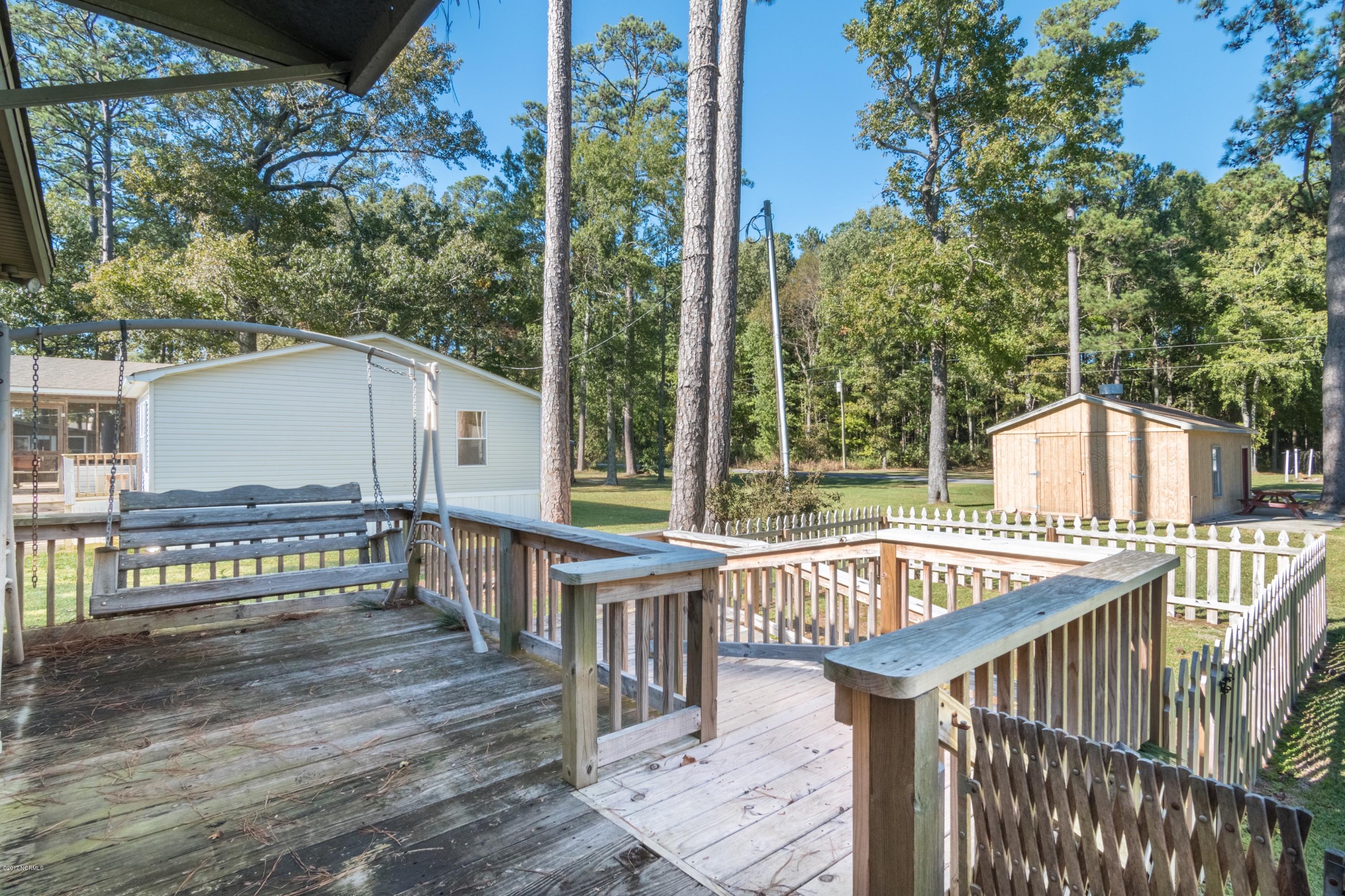 837 Pinecrest Road Bath, NC 27808 - Photo 11 of 33 013entrancedeck