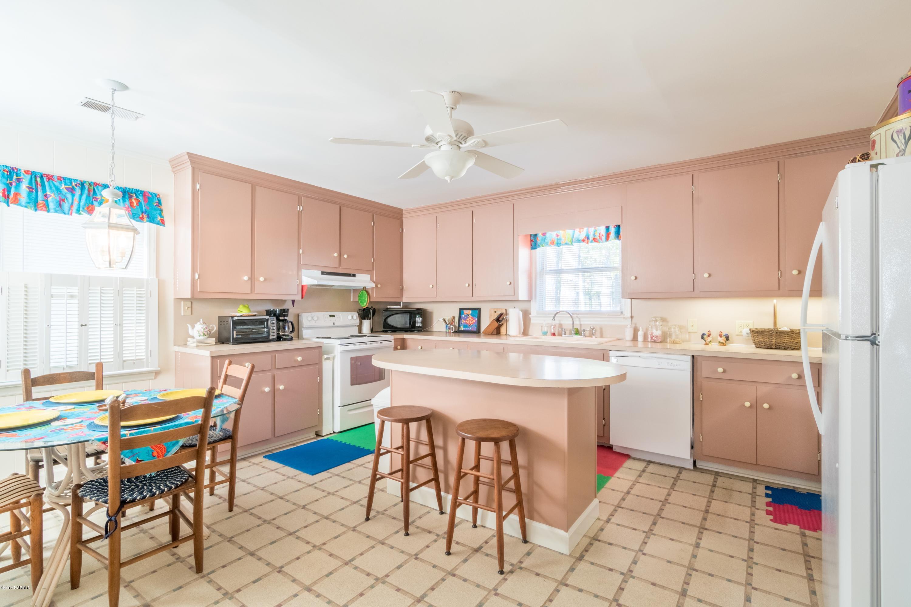 837 Pinecrest Road Bath, NC 27808 - Photo 19 of 33 023kitchen03