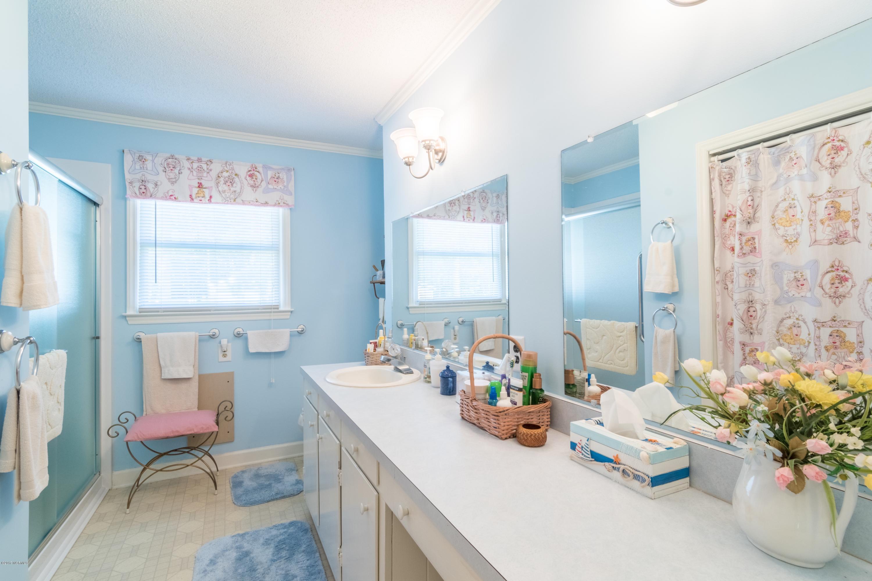 837 Pinecrest Road Bath, NC 27808 - Photo 20 of 33 024masterbath