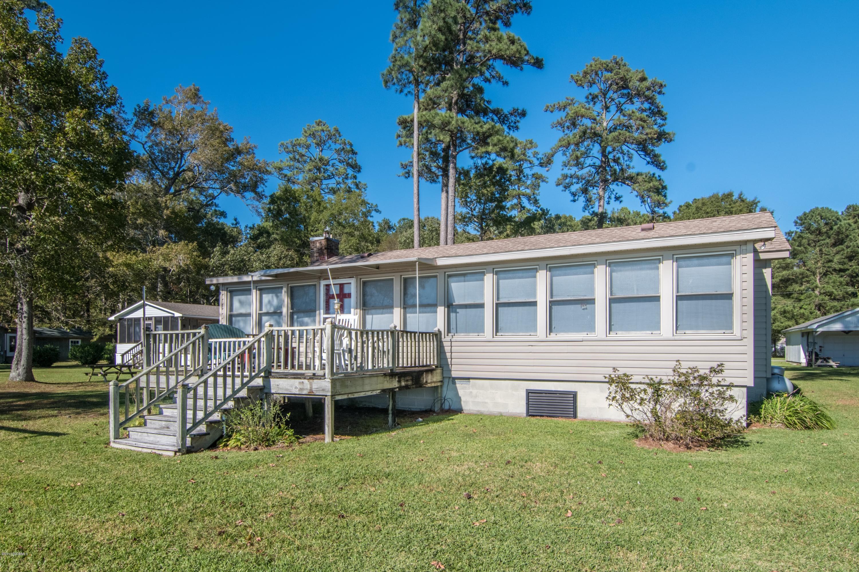 837 Pinecrest Road Bath, NC 27808 - Photo 29 of 33 035watersidedeck