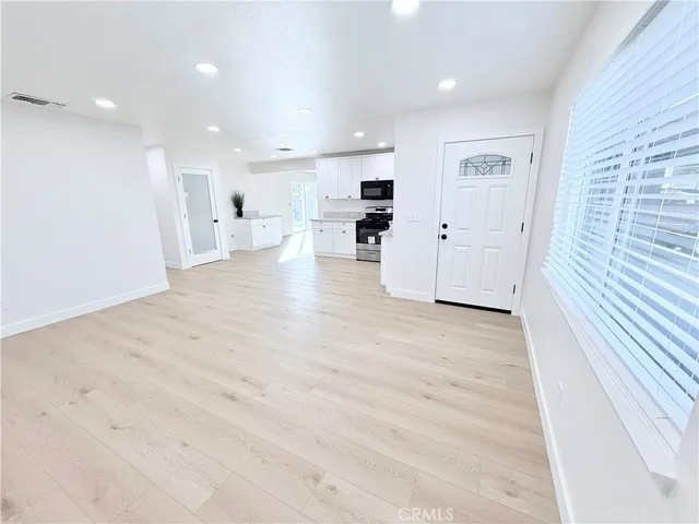 $579,995 | 2837 West 7th Street, Rialto, CA 92376