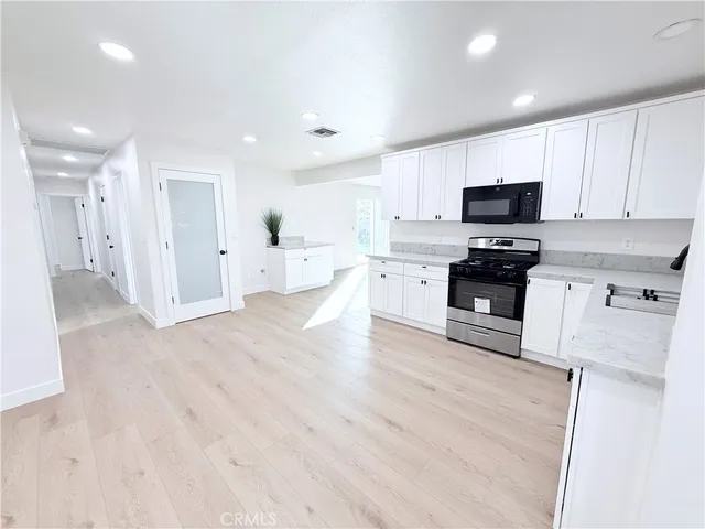 $579,995 | 2837 West 7th Street, Rialto, CA 92376