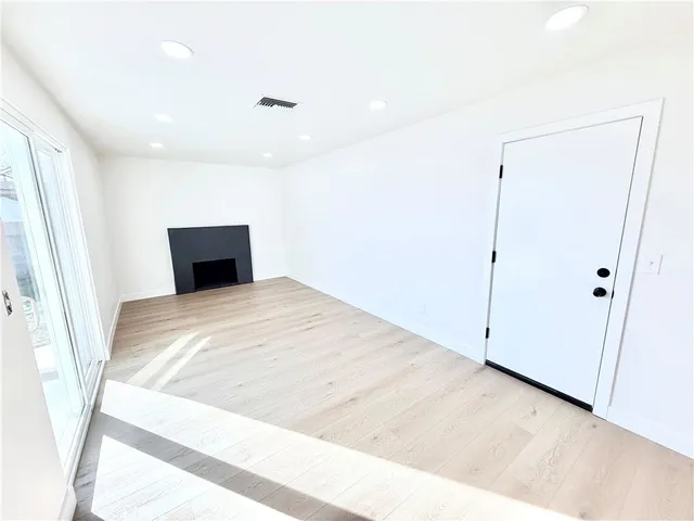 $579,995 | 2837 West 7th Street, Rialto, CA 92376