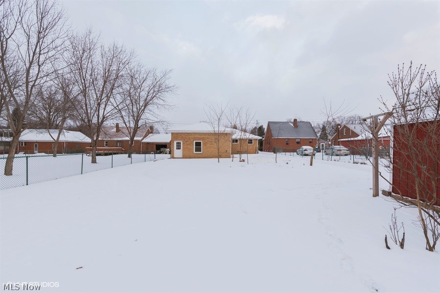 6364 Stumph Road Cleveland, OH 44130 - Photo 3 of 22