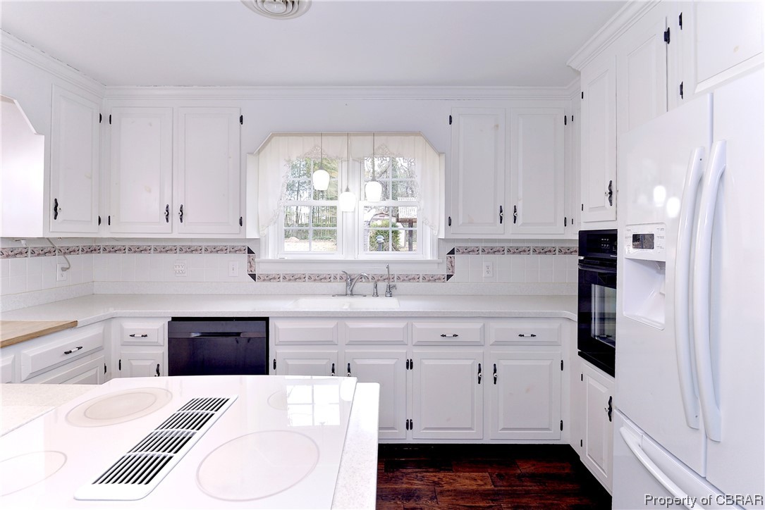 3159 Old Stage Road Toano, VA 23168 - Photo 13 of 44 Beautiful kitchen overlooking the large backyard!