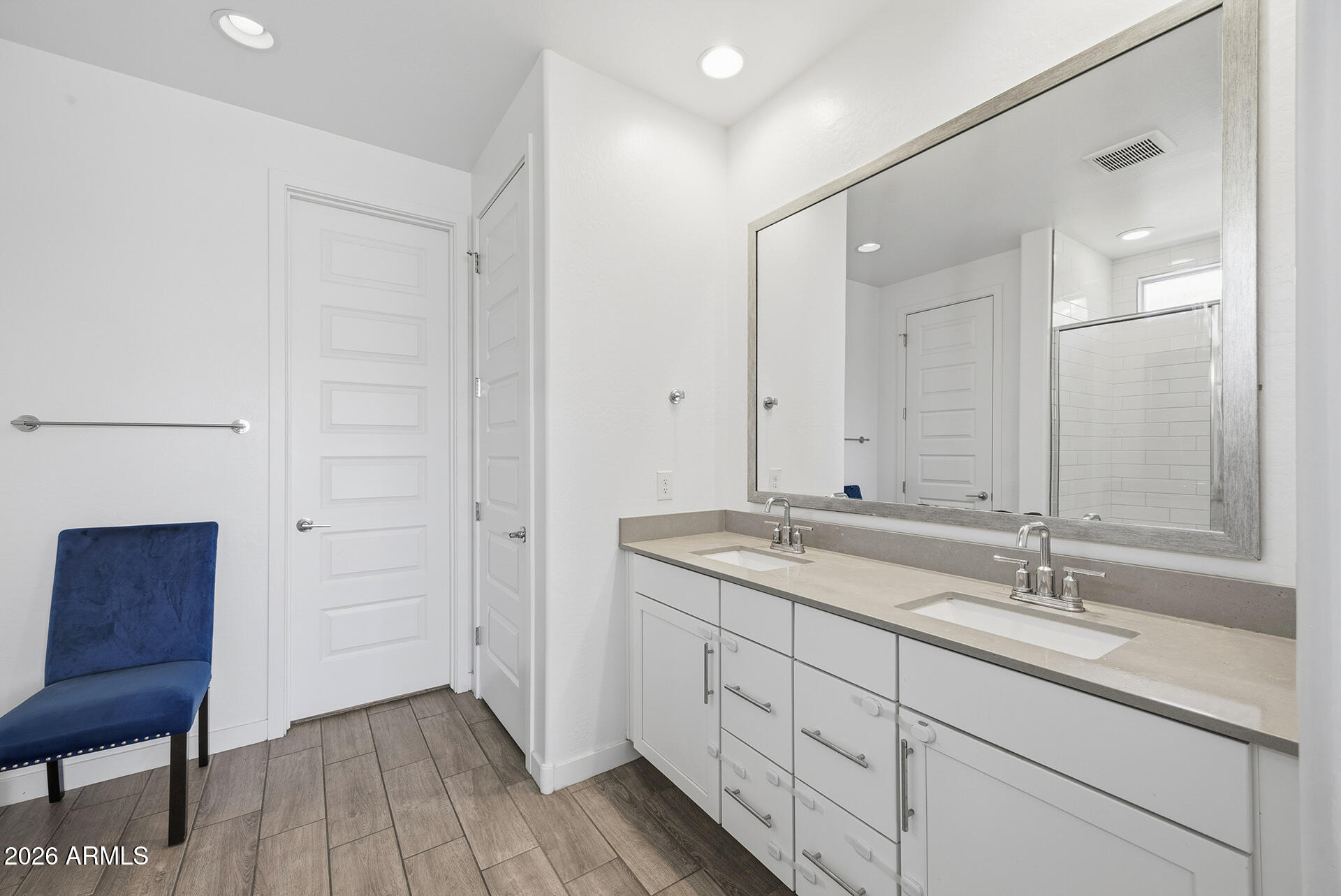 2300 East Ridgewood Lane Gilbert, AZ 85298 - Photo 19 of 50 Primary Ensuite