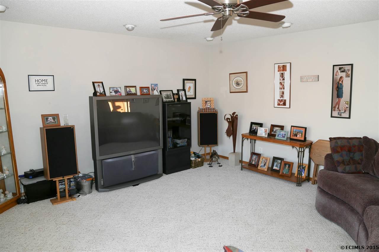 2301 Antler Ridge Drive Dubuque, IA 52002 - Photo 4 of 25 Gallery Image 4