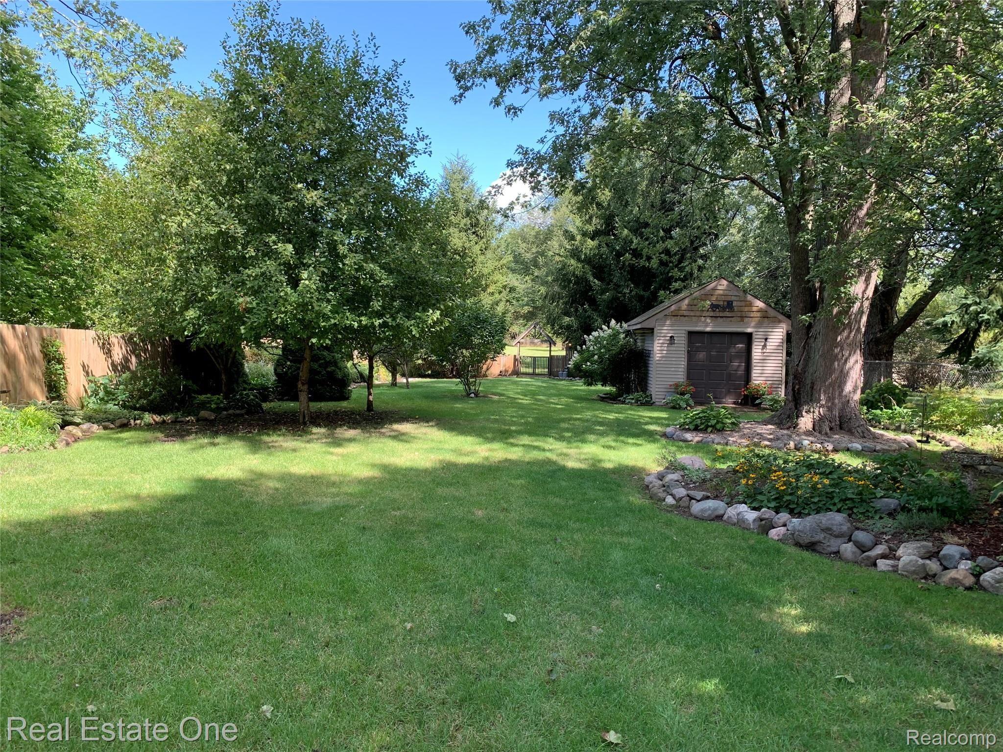 906 West Silver Lake Road Fenton, MI 48430 - Photo 24 of 24 IMG_2925.jpg