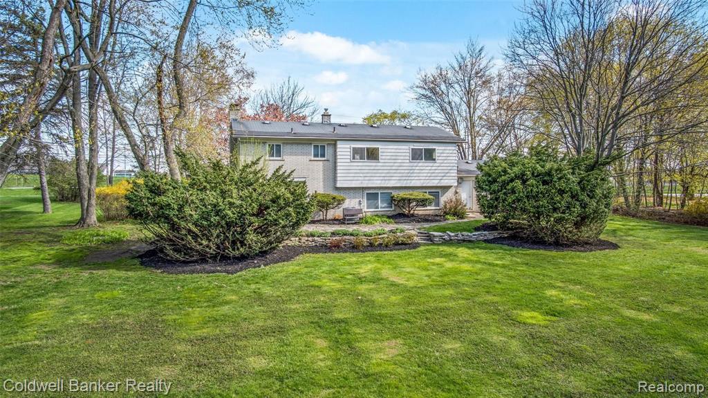 1272 East Square Lake Road Bloomfield Hills, MI 48304 - Photo 34 of 36