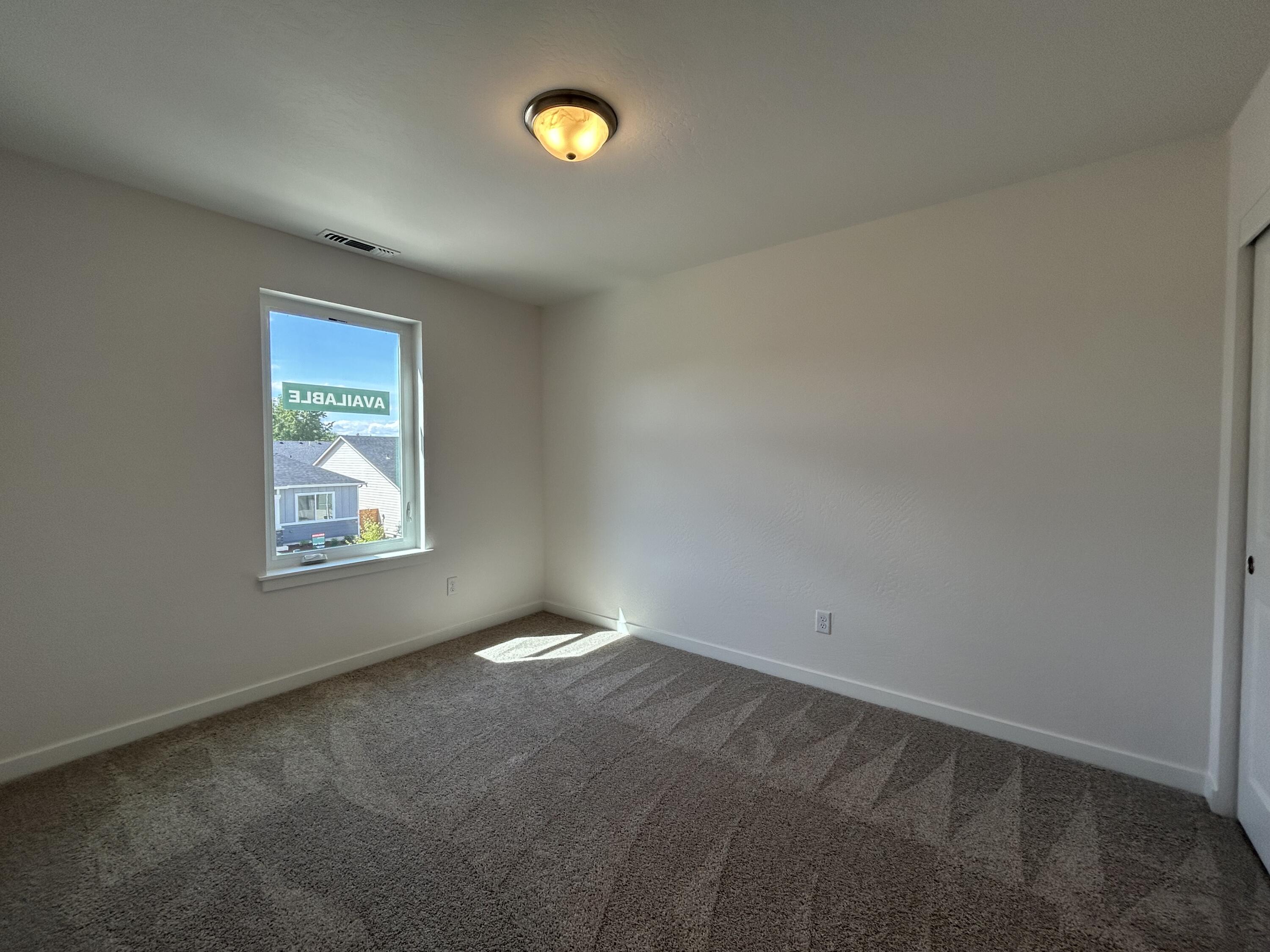 121 Valemont Drive, Unit 34 Eagle Point, OR 97524 - Photo 19 of 24