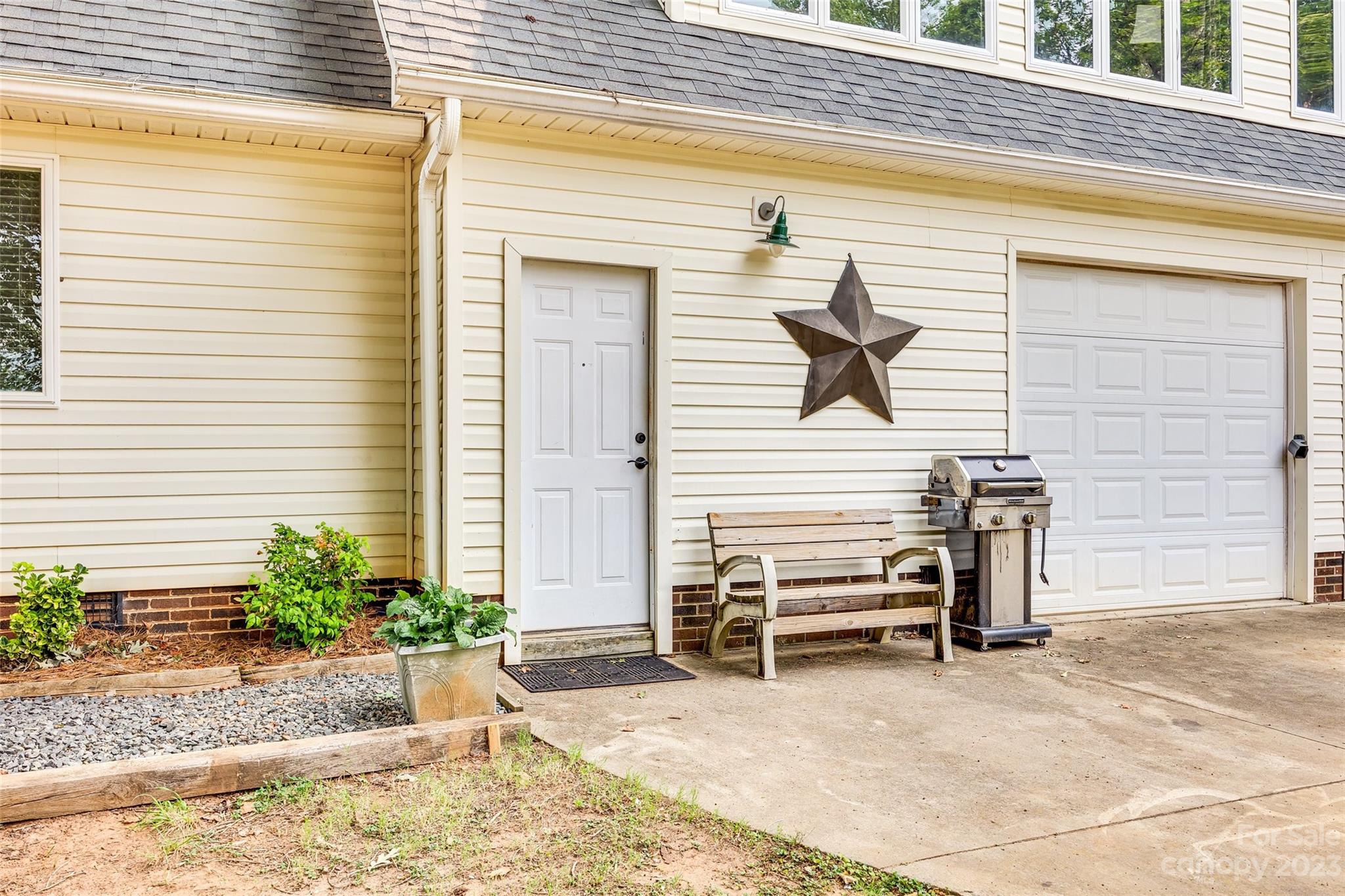 3811 Fox Valley Road Charlotte, NC 28278 - Photo 2 of 31 Gallery Image 2