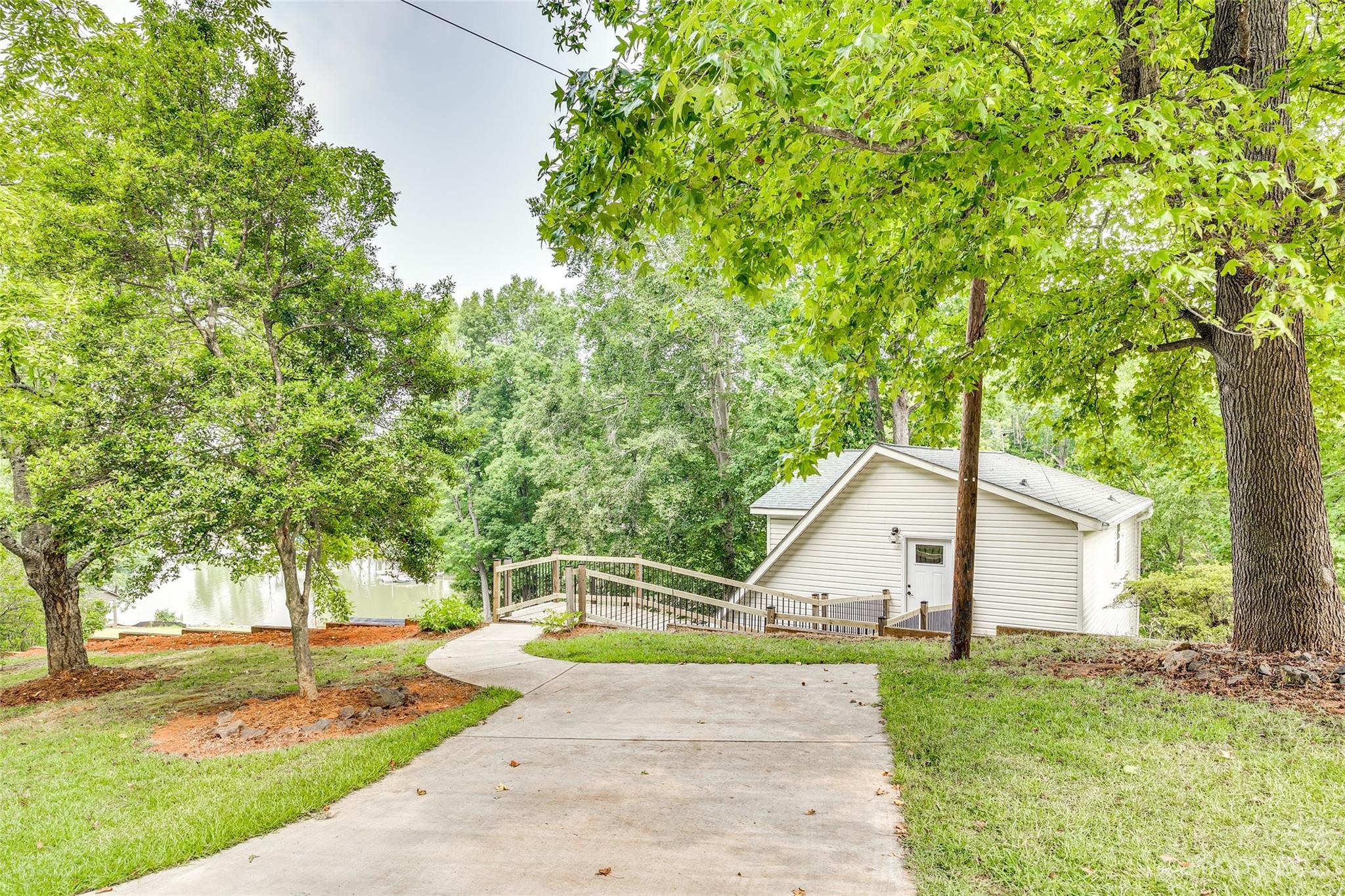 3811 Fox Valley Road Charlotte, NC 28278 - Photo 24 of 31 Gallery Image 24