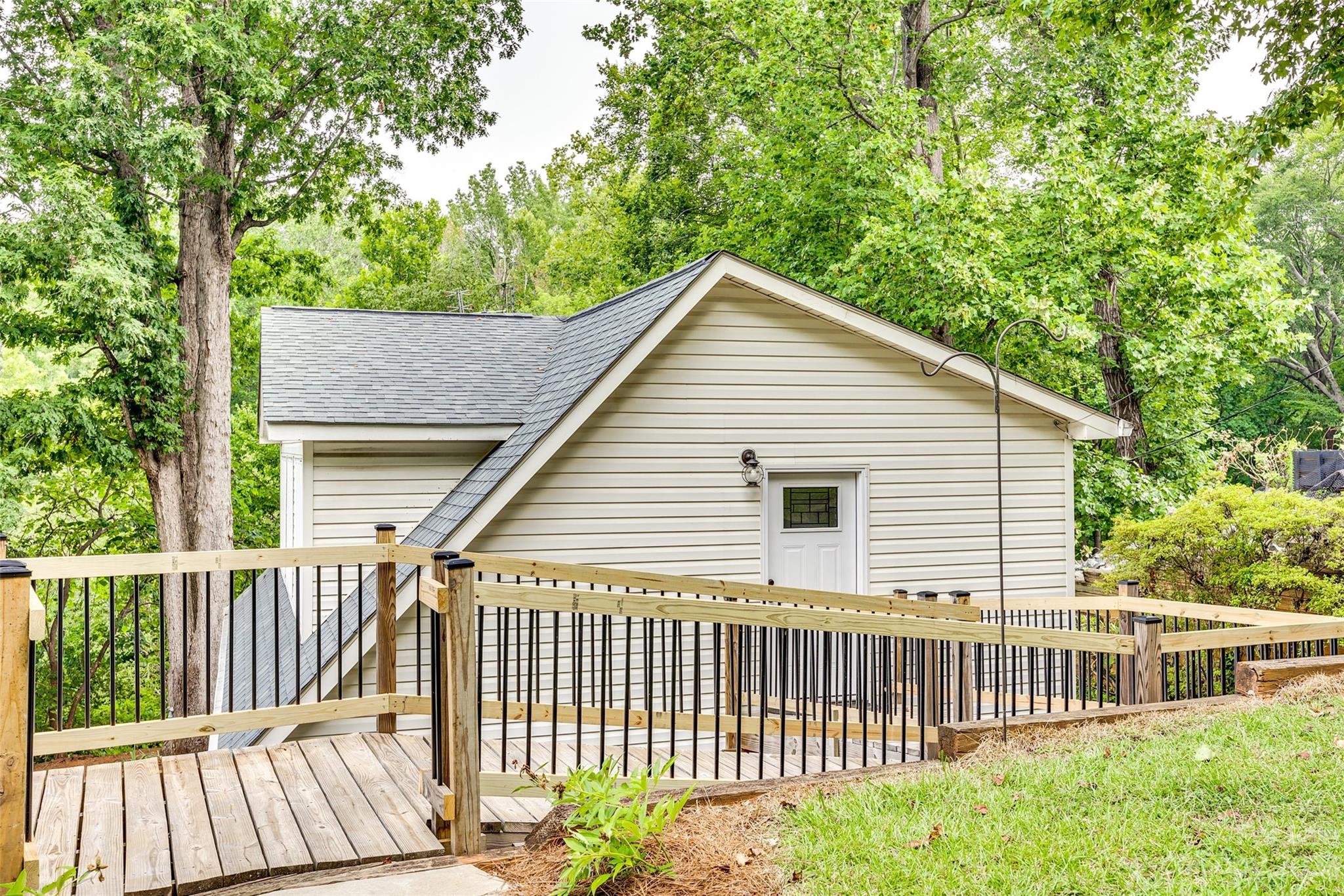 3811 Fox Valley Road Charlotte, NC 28278 - Photo 25 of 31 Gallery Image 25