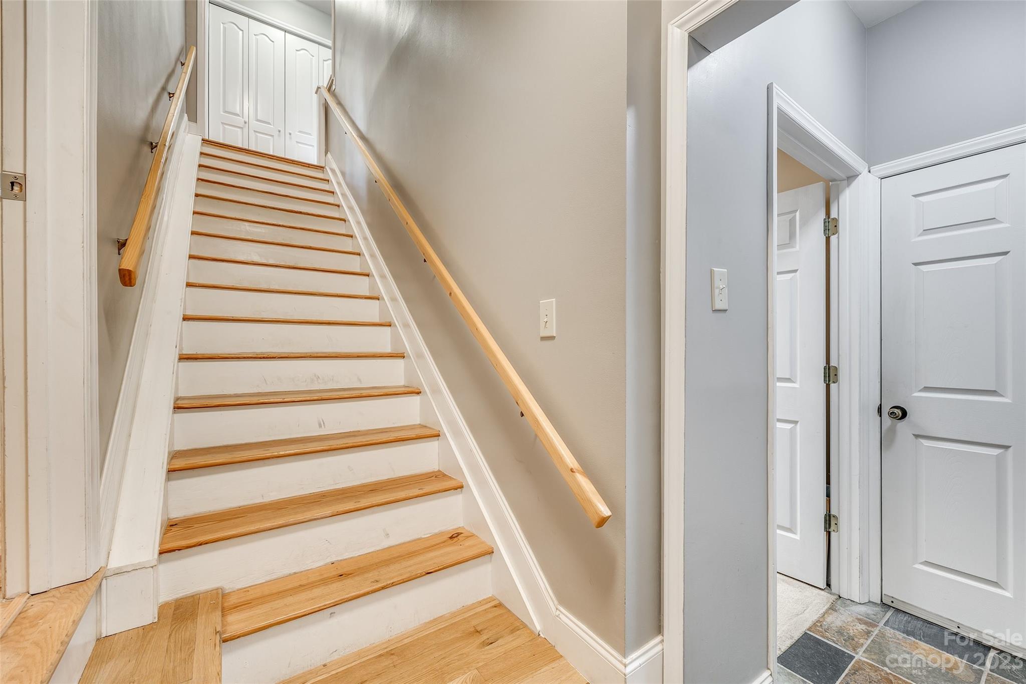 3811 Fox Valley Road Charlotte, NC 28278 - Photo 4 of 31 Gallery Image 4