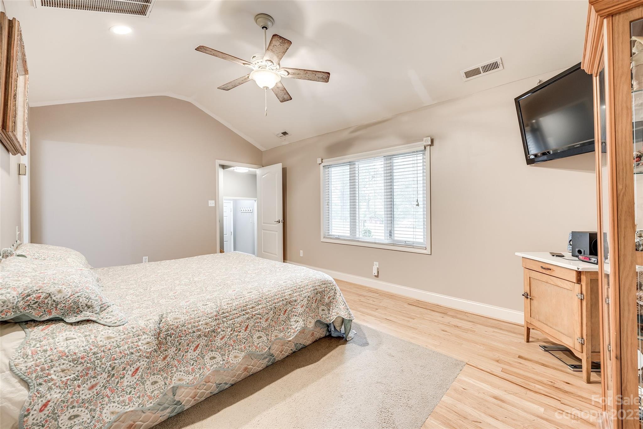 3811 Fox Valley Road Charlotte, NC 28278 - Photo 6 of 31 Gallery Image 6