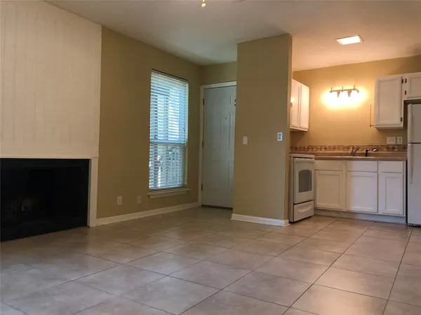 $1,000 | 1000 West 26th Street, Unit 106, Austin, TX 78705