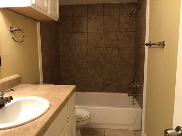 $1,000 | 1000 West 26th Street, Unit 106, Austin, TX 78705