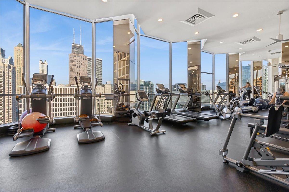 535 North Michigan Avenue, Unit 2204 Chicago, IL 60611 - Photo 17 of 26 a living room with gym equipment