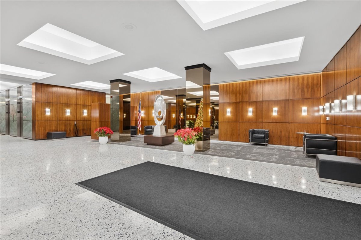 535 North Michigan Avenue, Unit 2204 Chicago, IL 60611 - Photo 24 of 26 a kitchen with counter top space and a sink