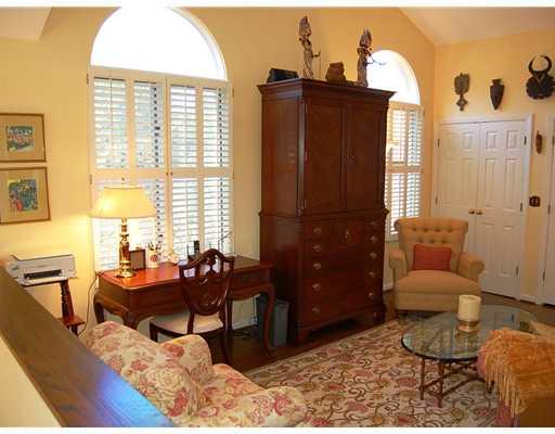 418 Schenley Road Pittsburgh, PA 15217 - Photo 12 of 18 Den/Family/Great Room.