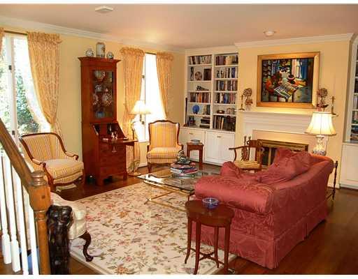 418 Schenley Road Pittsburgh, PA 15217 - Photo 4 of 18 Living Room.