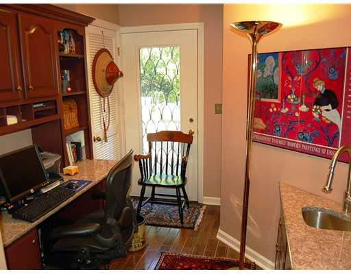 418 Schenley Road Pittsburgh, PA 15217 - Photo 10 of 18 Studio/Study/Office.