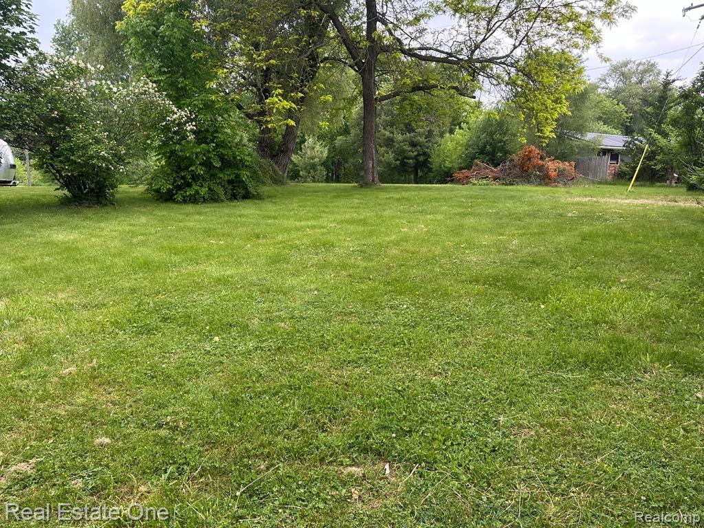 4858 Genesee Road Lapeer, MI 48446 - Photo 5 of 26
