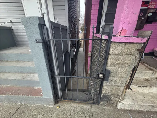 $1,650 | 28 Hasbrouck Street, Unit A, Newburgh, NY 12550